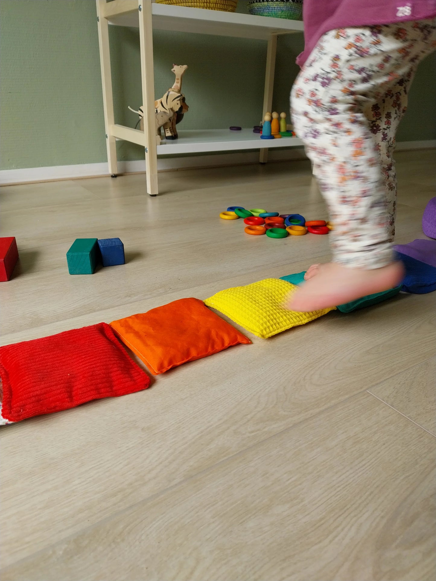 Sensorische Pittenzakjes in Regenboog kleuren. B2B - Pit and play