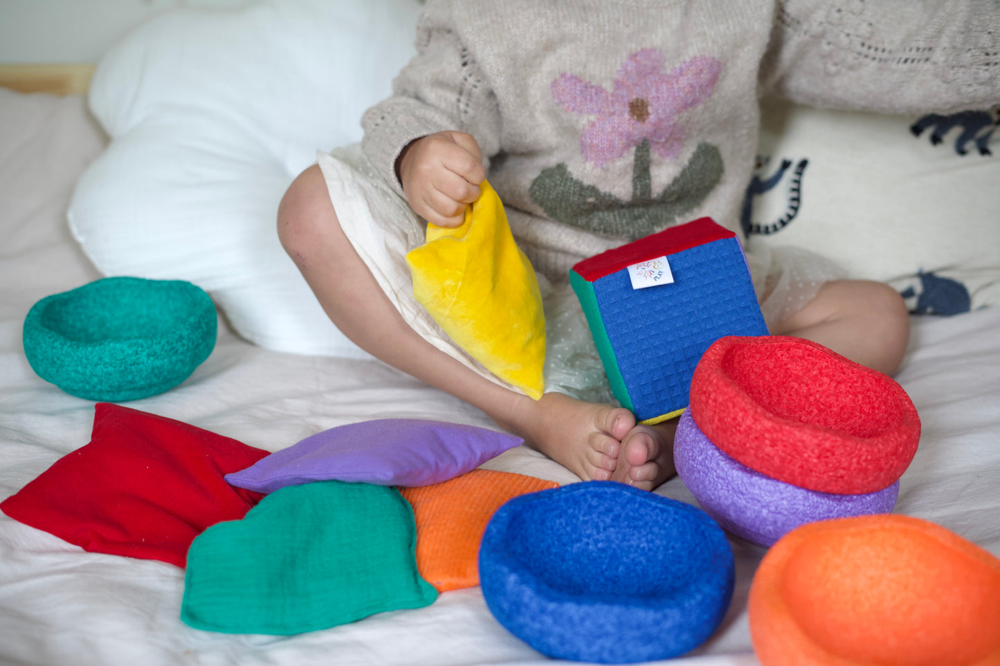 Sensorische Pittenzakjes in Regenboog kleuren. B2B - Pit and play