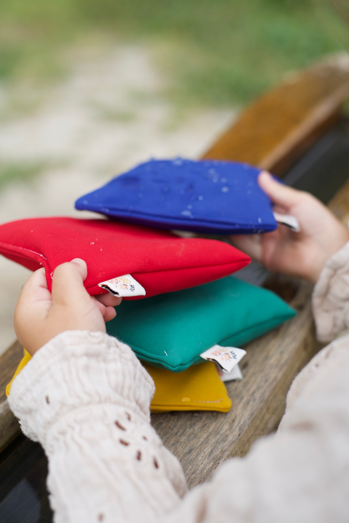 Waterafstotende buiten pittenzakjes regenboog b2b - Pit and play